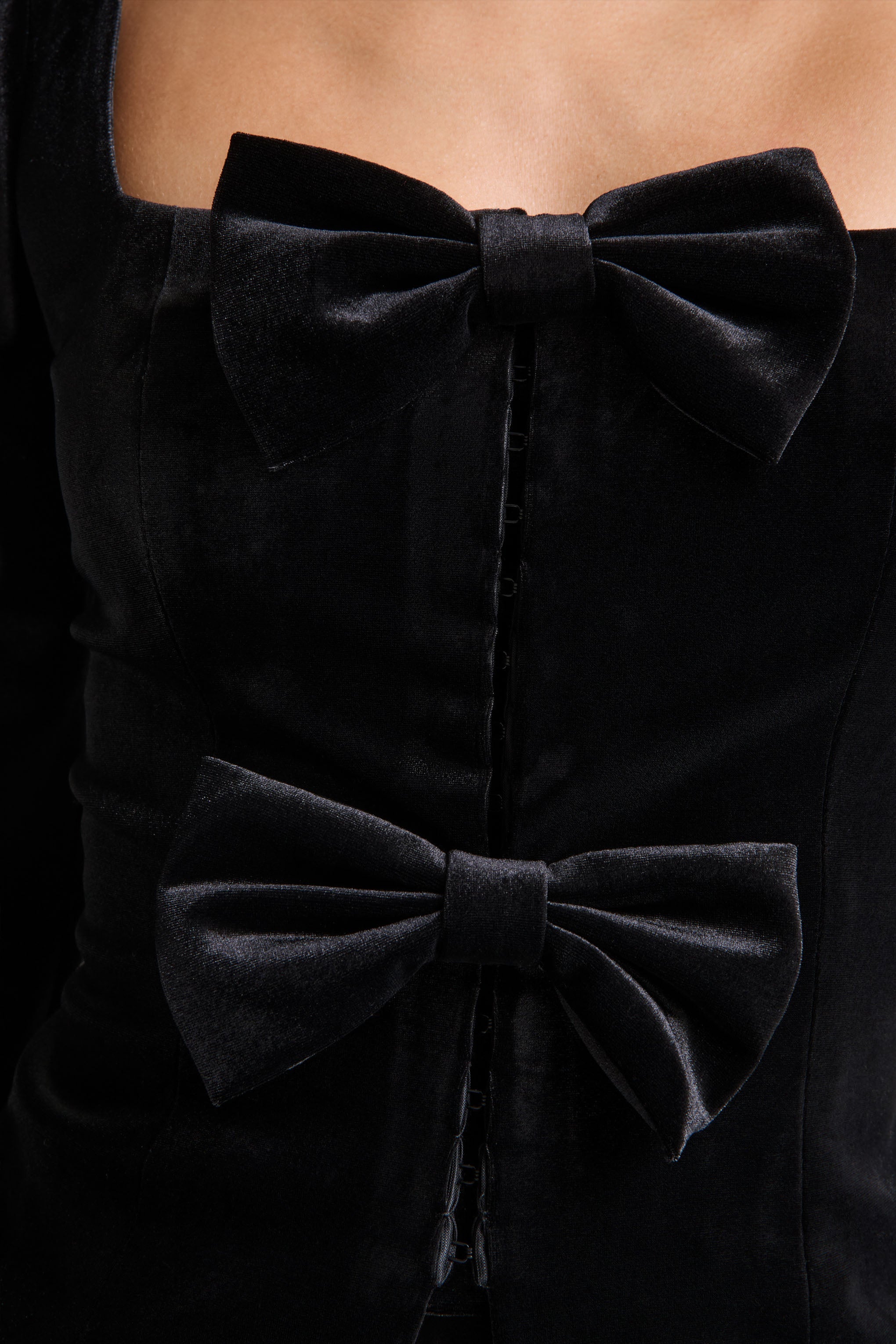 Suzu | Black Velvet Puff-Sleeve Top With Bows